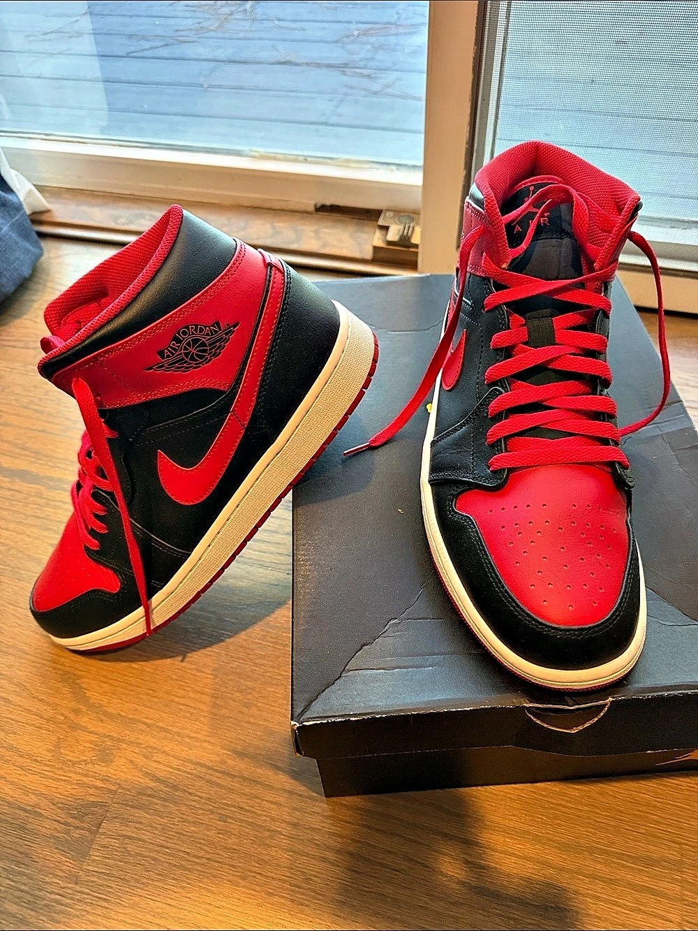 Jordan Air Jordan 1 Mid Sneakers Black & Red US 12 Like New